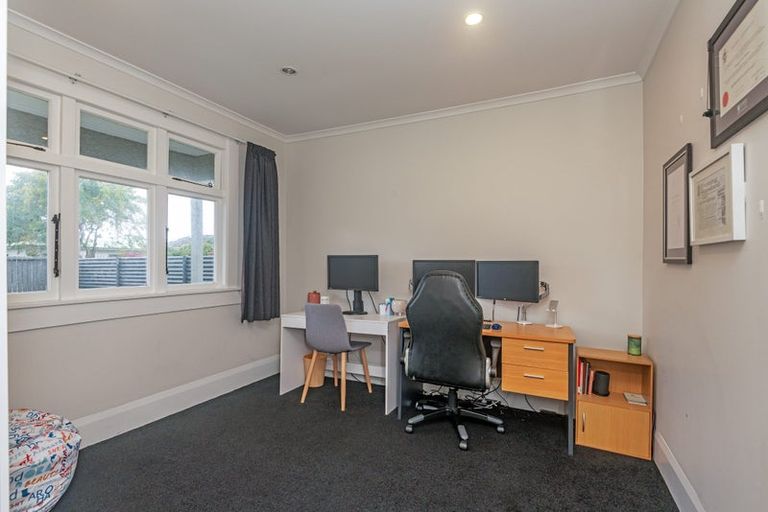 Photo of property in 11 Shamrock Street, Takaro, Palmerston North, 4412