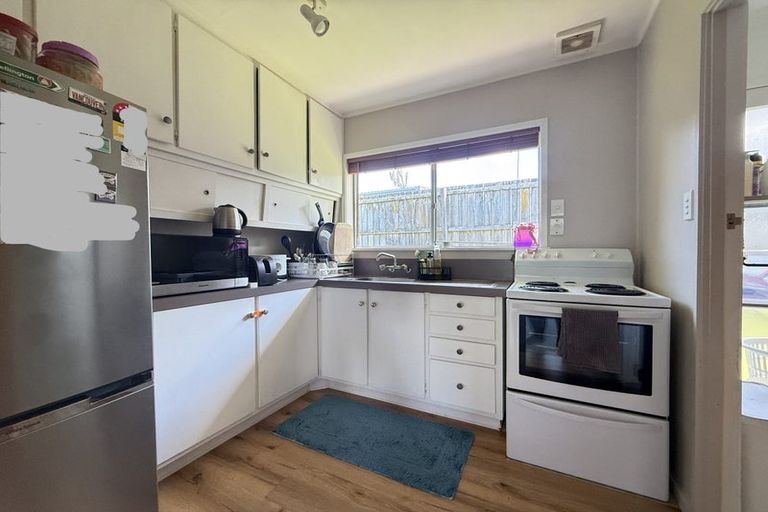 Photo of property in 2/9 Windy Ridge Road, Glenfield, Auckland, 0629