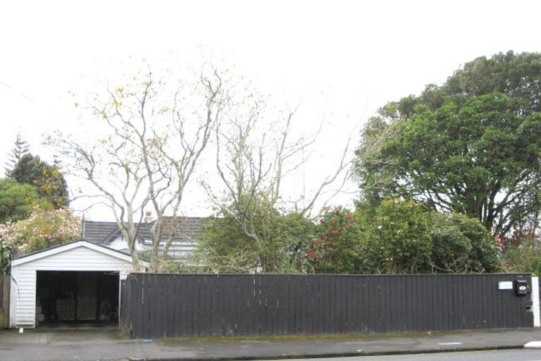 Photo of property in 28 Huatoki Street, Vogeltown, New Plymouth, 4310