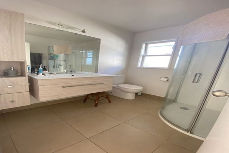 Photo of property in 31 Gladstone Road, Northcote, Auckland, 0627