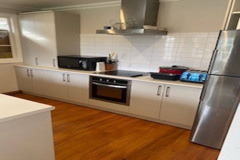 Photo of property in 10 Queens Road, Glen Avon, New Plymouth, 4312