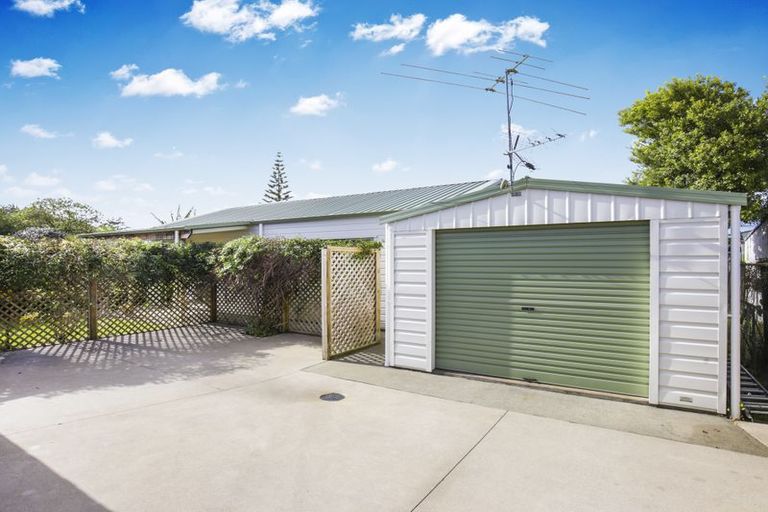 Photo of property in 29 Cobham Crescent, Kelston, Auckland, 0602