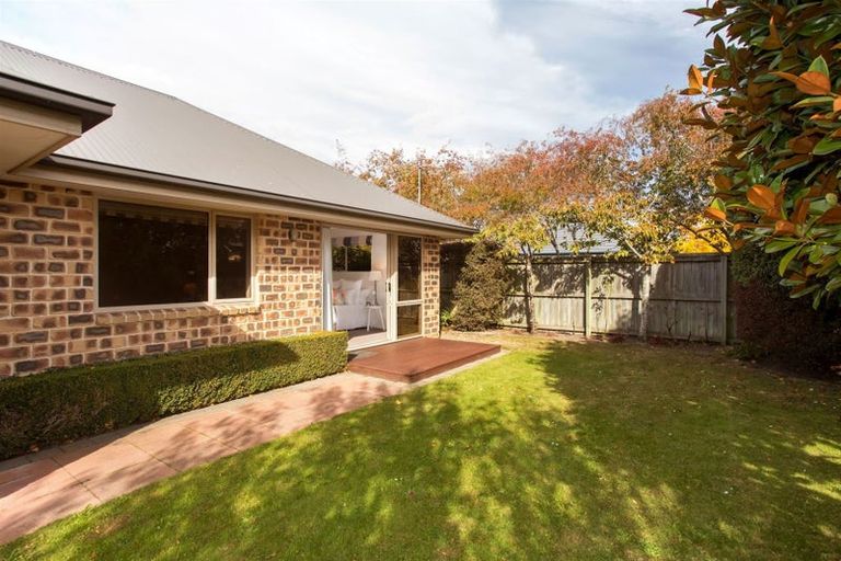 Photo of property in 12 Coolspring Way, Redwood, Christchurch, 8051