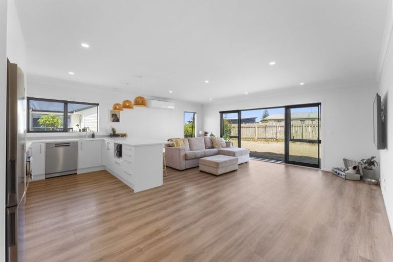 Photo of property in 57 Seagrass Place, Otaki Beach, Otaki, 5512