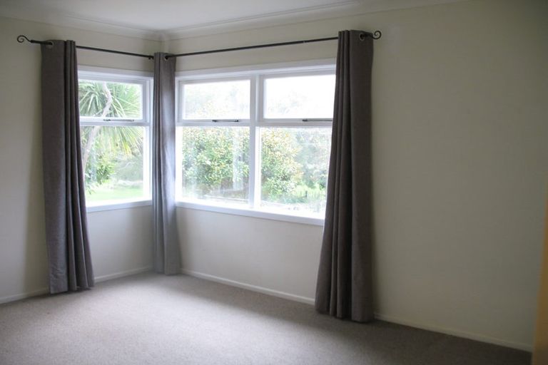 Photo of property in 28 Waterfall Road, Paraparaumu, 5032
