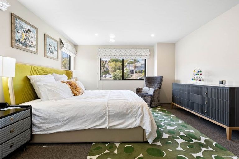 Photo of property in 492 Beach Road, Murrays Bay, Auckland, 0630