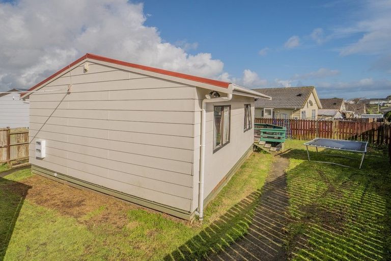 Photo of property in 2/14 Hatherley Place, Clendon Park, Auckland, 2103