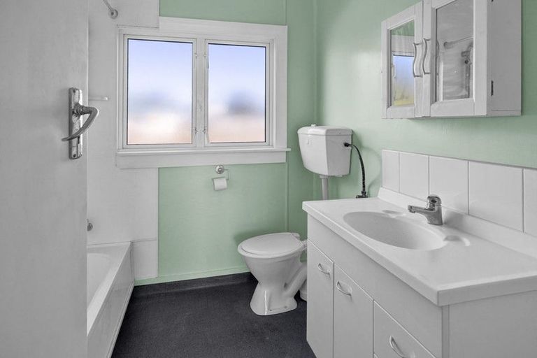 Photo of property in 35 Norfolk Street, Patea, 4520