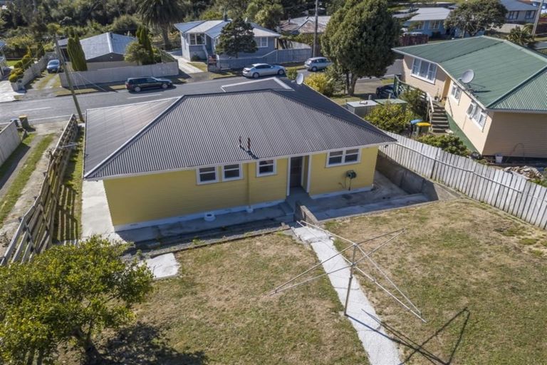 Photo of property in 111 Driver Crescent, Cannons Creek, Porirua, 5024