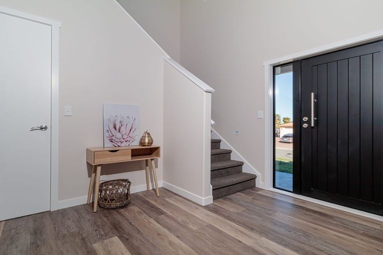 Photo of property in 51 Kent Terrace, Taradale, Napier, 4112