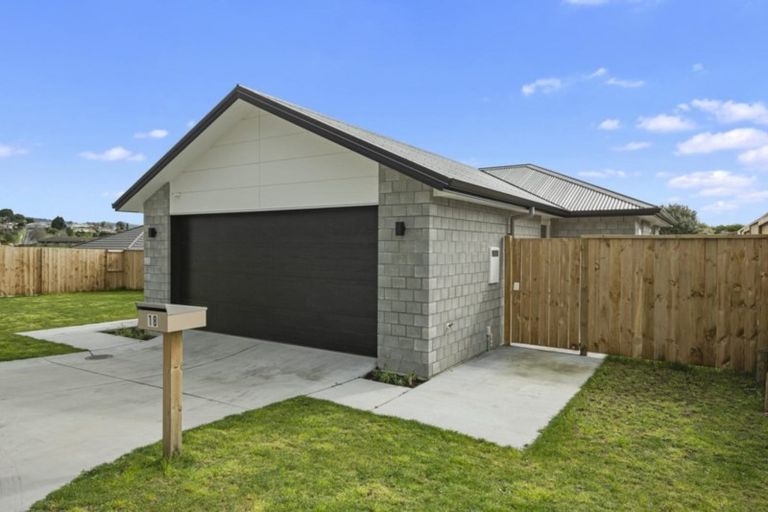 Photo of property in 18 Lomay Place, Te Puke, 3119