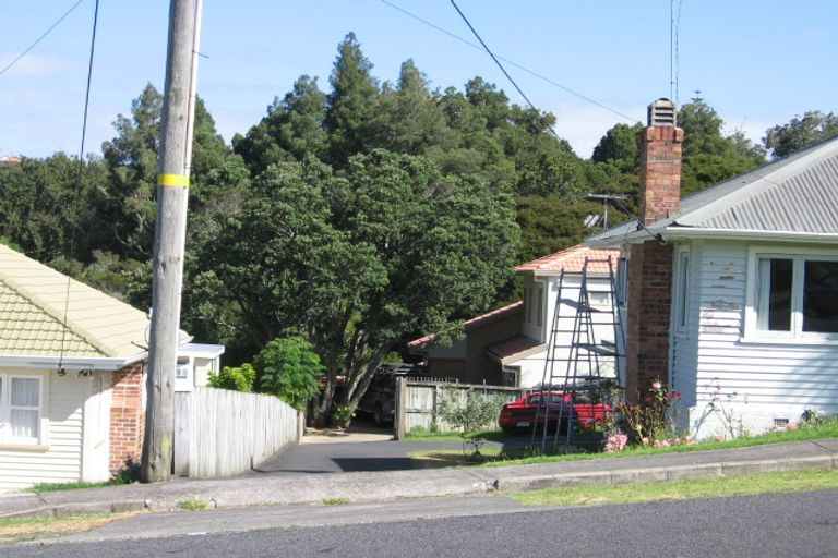 Photo of property in 1/15 Waratah Street, Birkenhead, Auckland, 0626