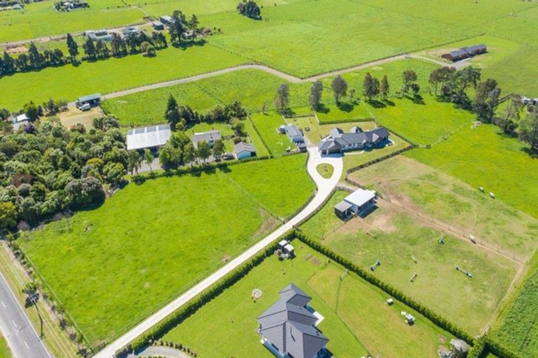 Photo of property in 441 Tararua Road, Levin, 5571