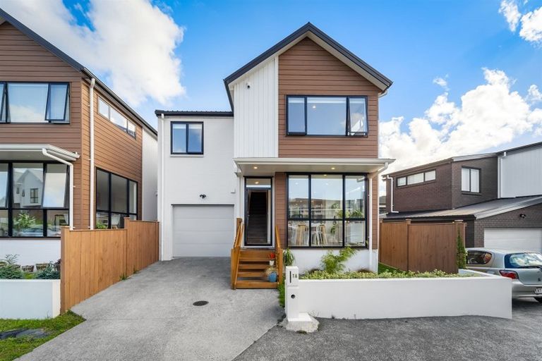 Photo of property in 16 Seafarer Crescent, Stanmore Bay, Whangaparaoa, 0932