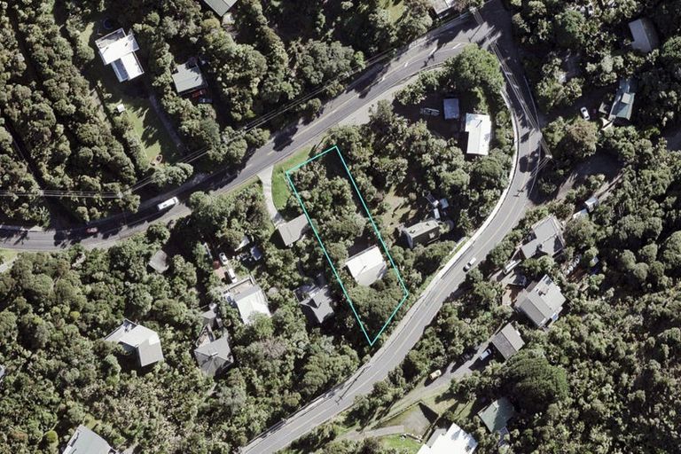 Photo of property in 125 Seaview Road, Piha, 0772