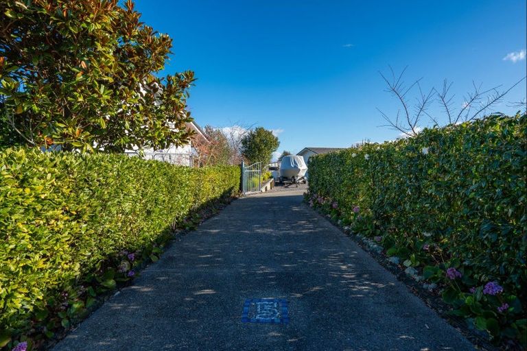 Photo of property in 5 Pukenamu Road, Rainbow Point, Taupo, 3330