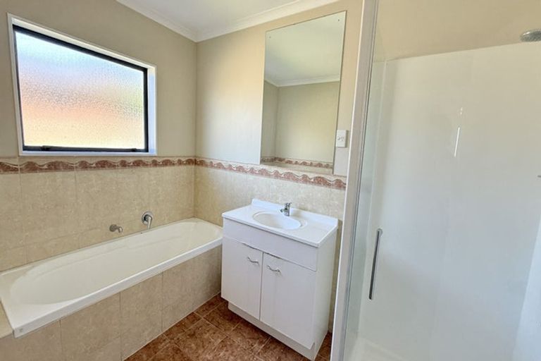 Photo of property in 10 Exotic Place, Massey, Auckland, 0614