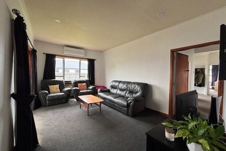 Photo of property in 18 Renfrew Street, Waikiwi, Invercargill, 9810