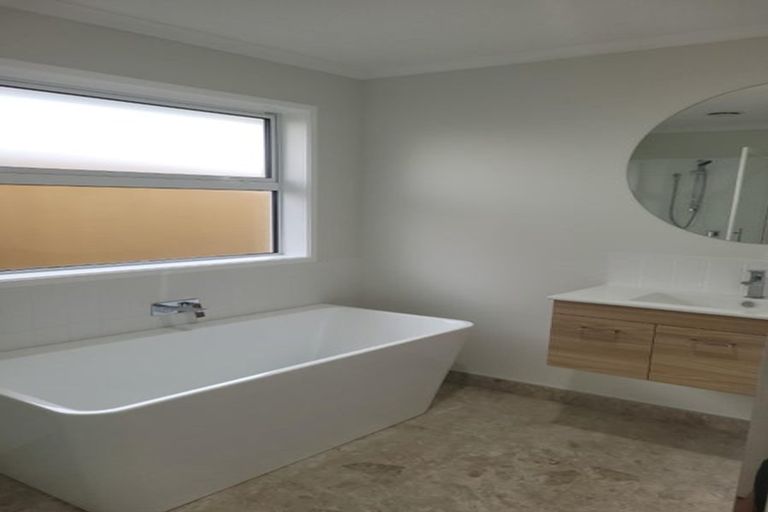 Photo of property in 21 Pukatea Crescent, Owhata, Rotorua, 3010