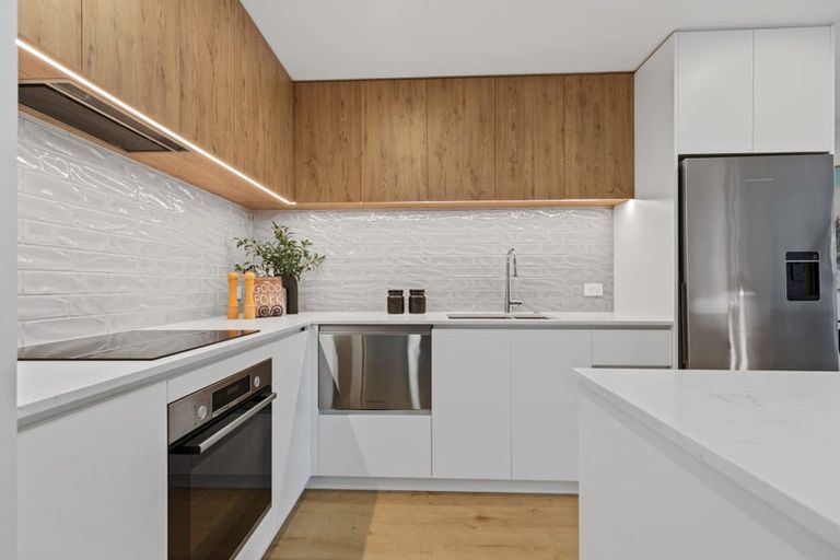 Photo of property in Paramount Apartments, 8/281 Maunganui Road, Mount Maunganui, 3116