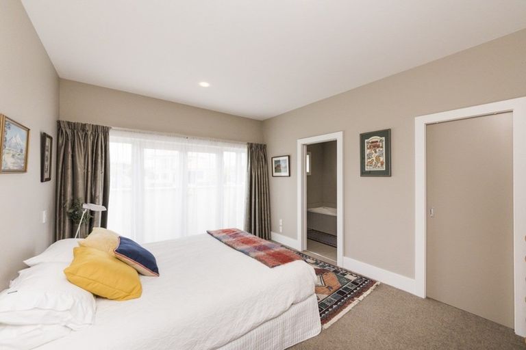 Photo of property in 8 Fairway Grove, Hokowhitu, Palmerston North, 4410