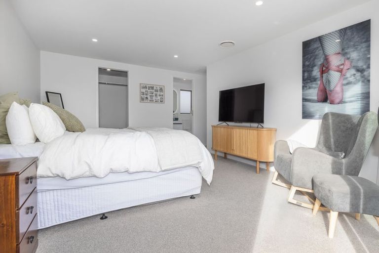 Photo of property in 94 Kotare Street, Waikanae, 5036