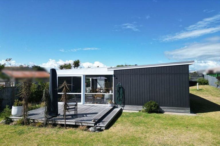 Photo of property in 3 Kent Terrace, Foxton Beach, Foxton, 4815