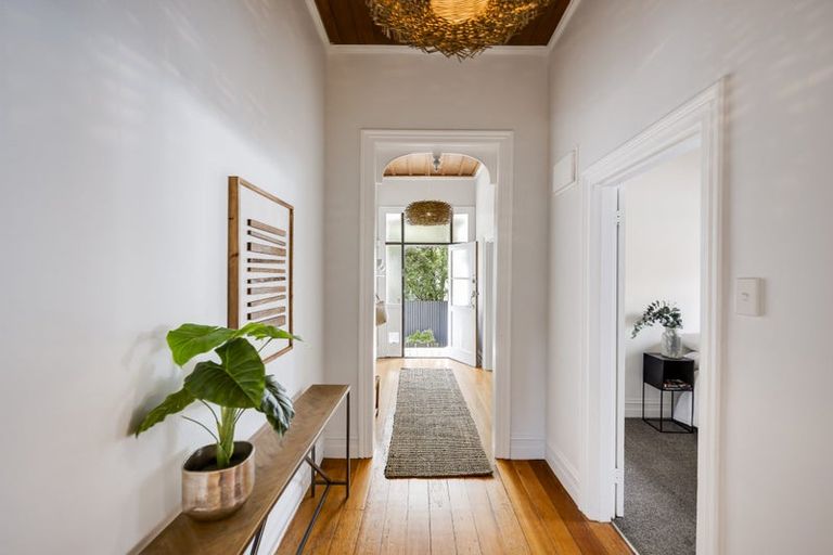 Photo of property in 111 Wellesley Road, Napier South, Napier, 4110