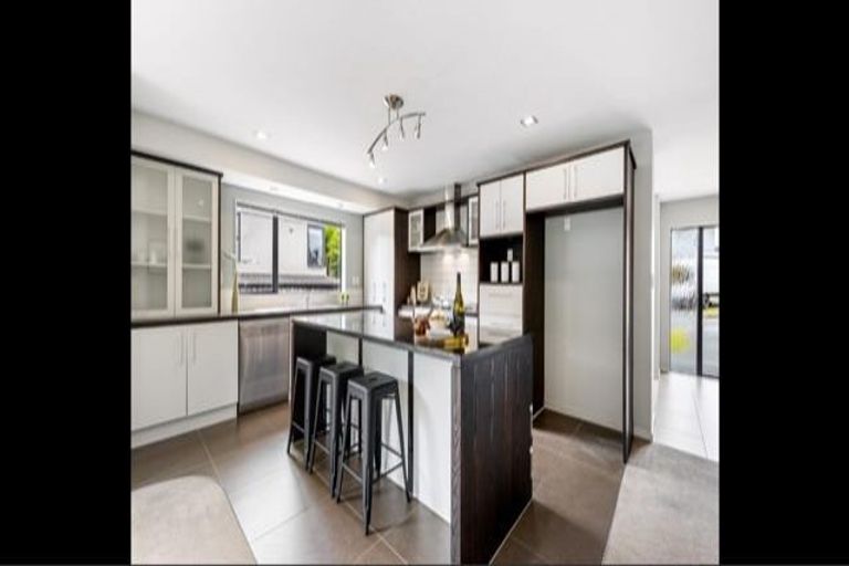 Photo of property in 46 Newbury Place, Schnapper Rock, Auckland, 0632