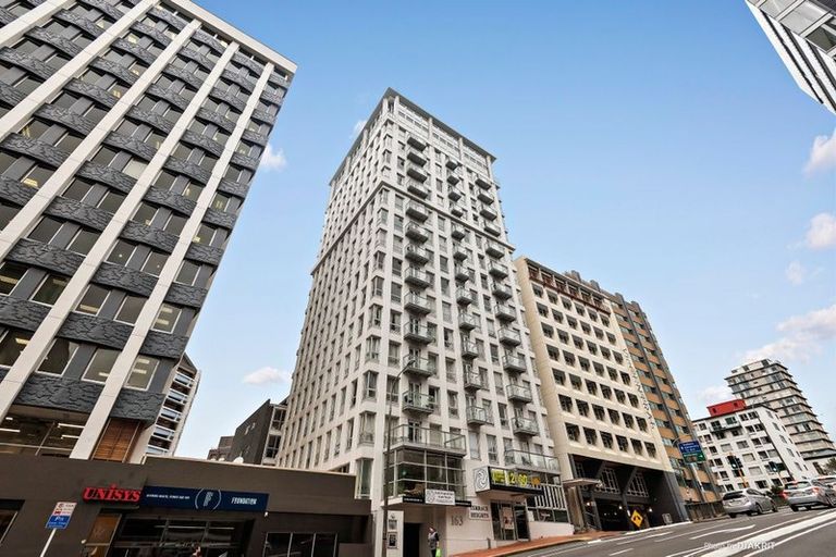 Photo of property in Terrace Heights Apartments, 2e/163 The Terrace, Wellington Central, Wellington, 6011