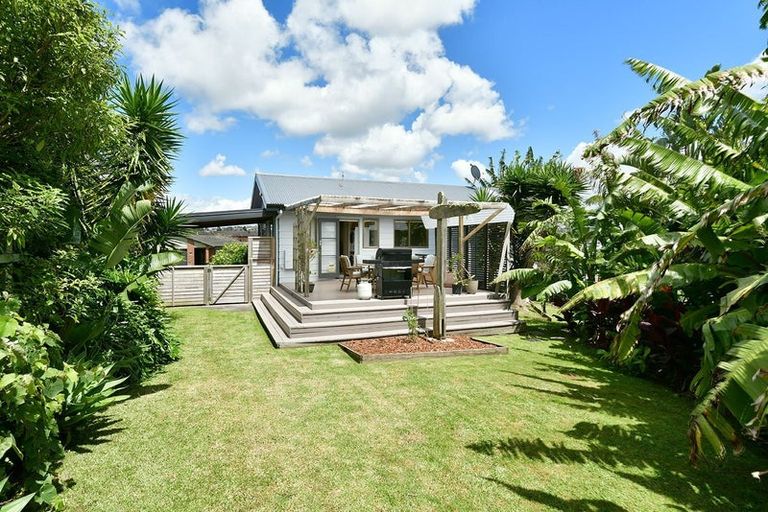 Photo of property in 33 Jelas Road, Red Beach, 0932