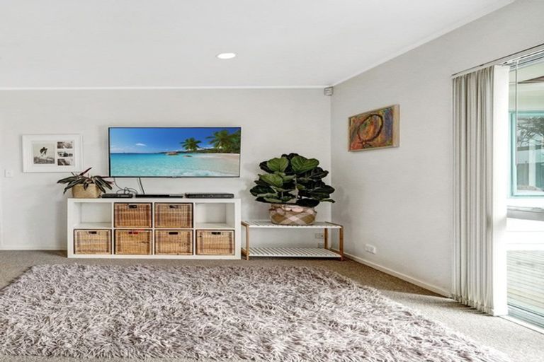 Photo of property in 4 Tiroroa Avenue, Te Atatu South, Auckland, 0610