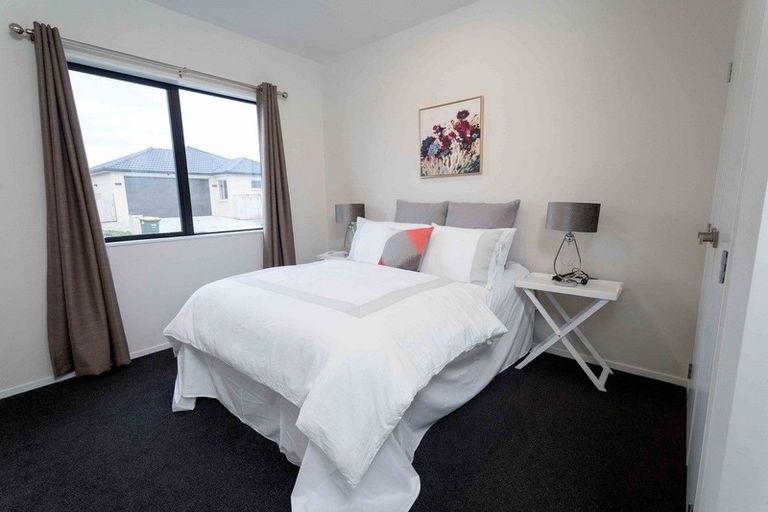 Photo of property in 2 Darley Way, Papakura, 2110