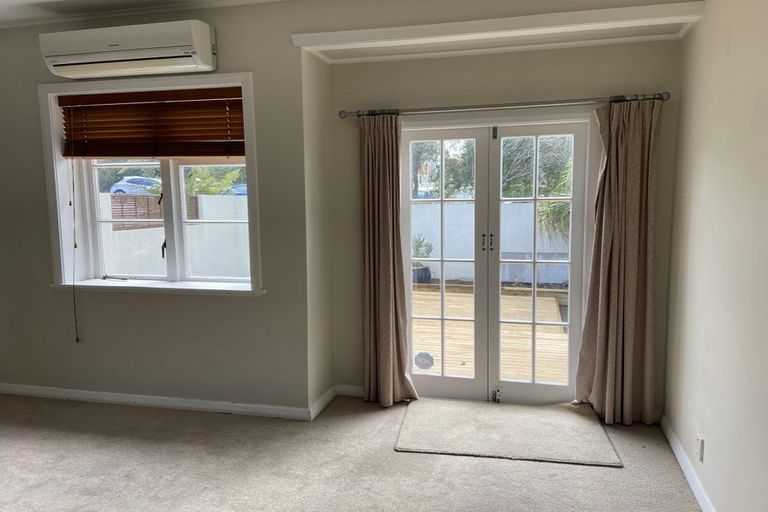 Photo of property in 17 Massey Avenue, Greenlane, Auckland, 1061