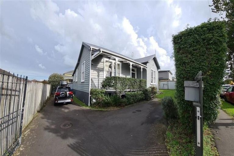 Photo of property in 205 Mount Smart Road, Onehunga, Auckland, 1061