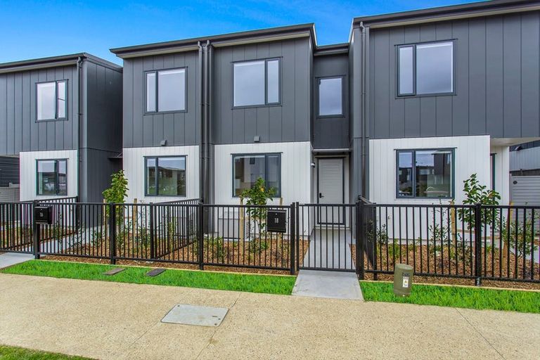 Photo of property in 16 Park Green Avenue, Rosehill, Papakura, 2113