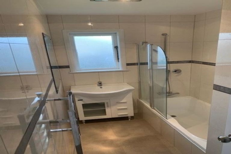 Photo of property in 24 Sutton Crescent, Papakura, 2110