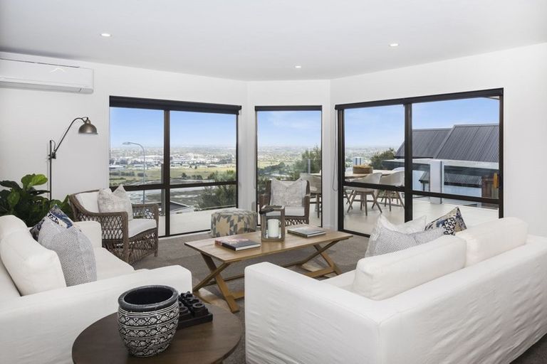 Photo of property in 89 Cannon Hill Crescent, Mount Pleasant, Christchurch, 8081