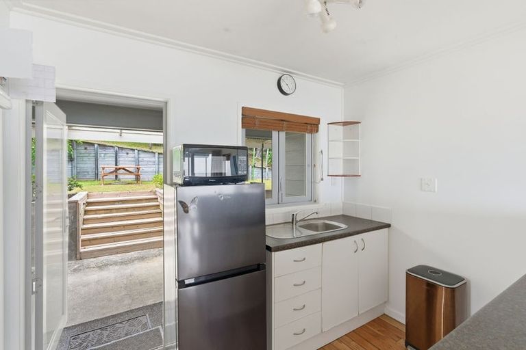 Photo of property in 45 Seaview Road, Cable Bay, 0420