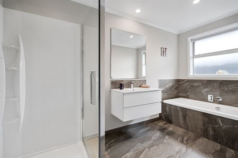 Photo of property in 34 Awatira Drive, Papamoa Beach, Papamoa, 3118