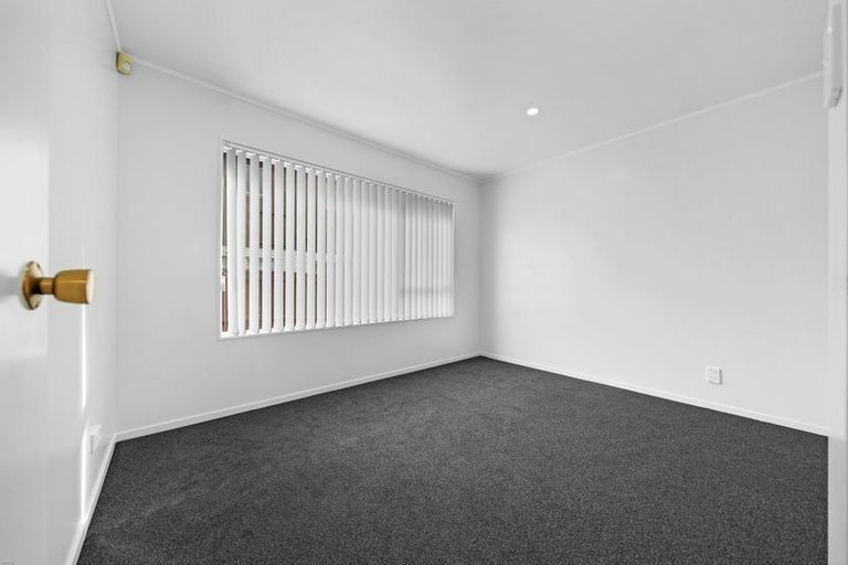 Photo of property in 1/14 Pakira Avenue, Glendene, Auckland, 0602