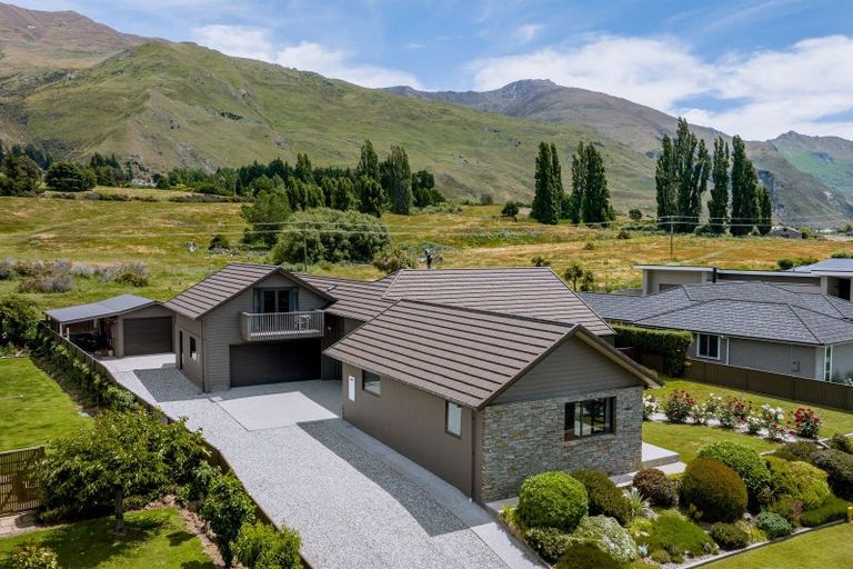 Photo of property in 48 Kelliher Drive, Wanaka, 9305
