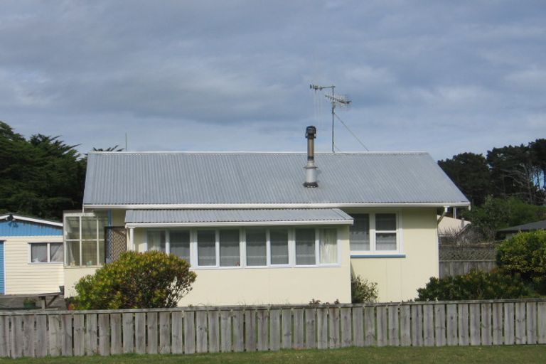 Photo of property in 4 Cousins Avenue West, Foxton Beach, Foxton, 4815