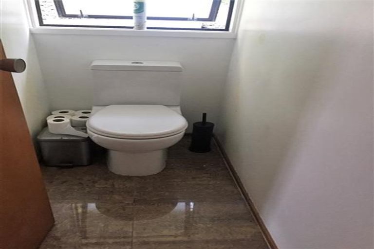 Photo of property in 50 Glennandrew Drive, Half Moon Bay, Auckland, 2012