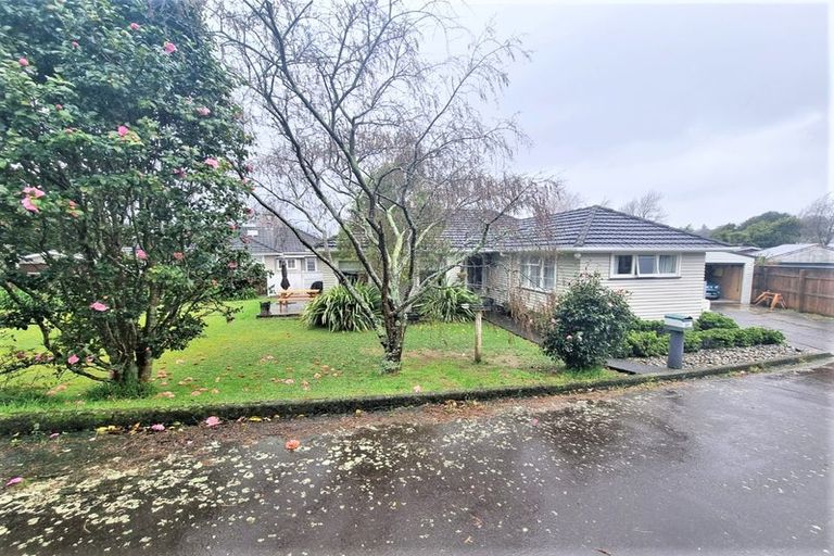 Photo of property in 11 Prouse Grove, Silverstream, Upper Hutt, 5019