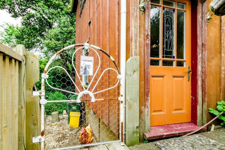 Photo of property in 72 Tilley Road, Paekakariki, 5034