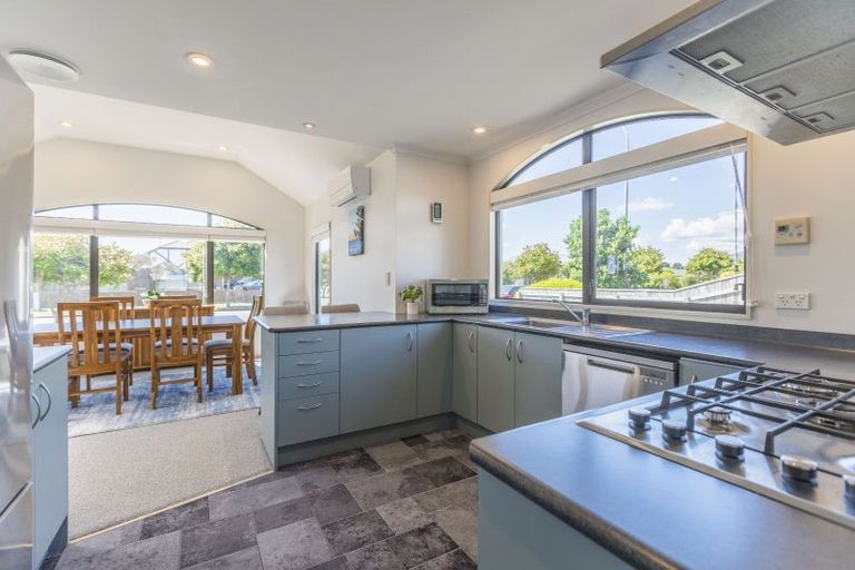 Photo of property in 94 Weggery Drive, Waikanae Beach, Waikanae, 5036
