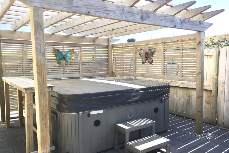 Photo of property in 10 Bryan Gallagher Place, Welcome Bay, Tauranga, 3175