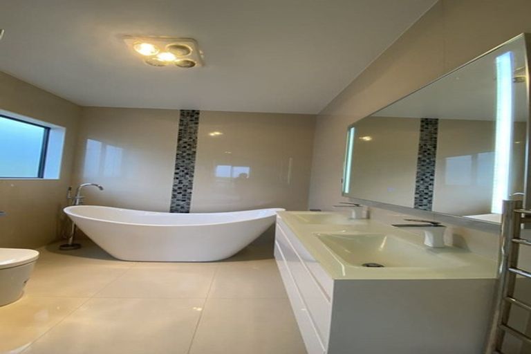 Photo of property in 70 Headland Drive, Long Bay, Auckland, 0630