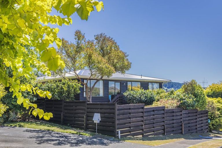 Photo of property in 19 Greyfriars Crescent, Tawa, Wellington, 5028
